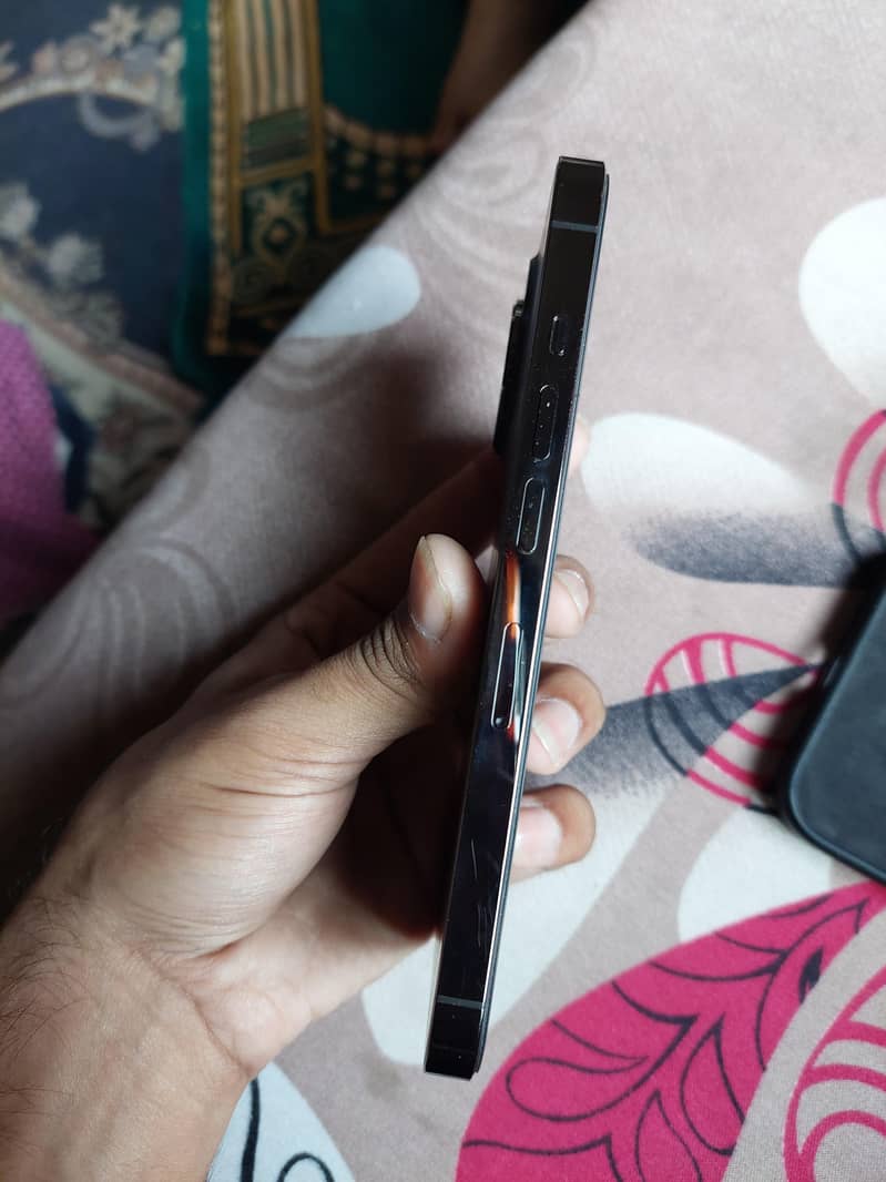 Apple iPhone 13 Pro 2