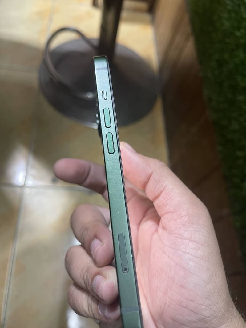 Apple iPhone 13 3