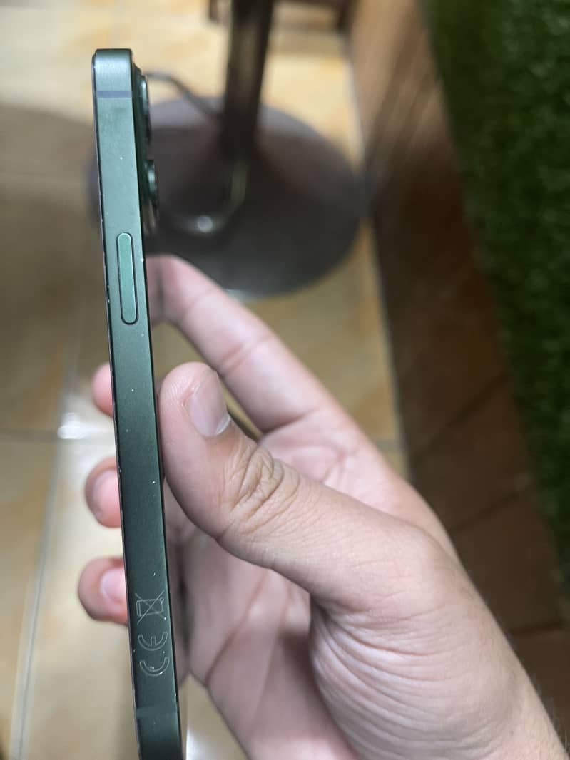 Apple iPhone 13 6