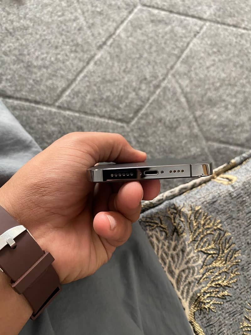 Apple iPhone 13 Pro Max 2