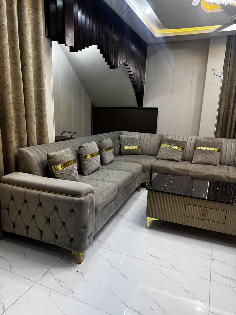 7 setter sofa with table 4