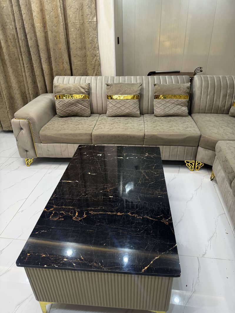 7 setter sofa with table 7