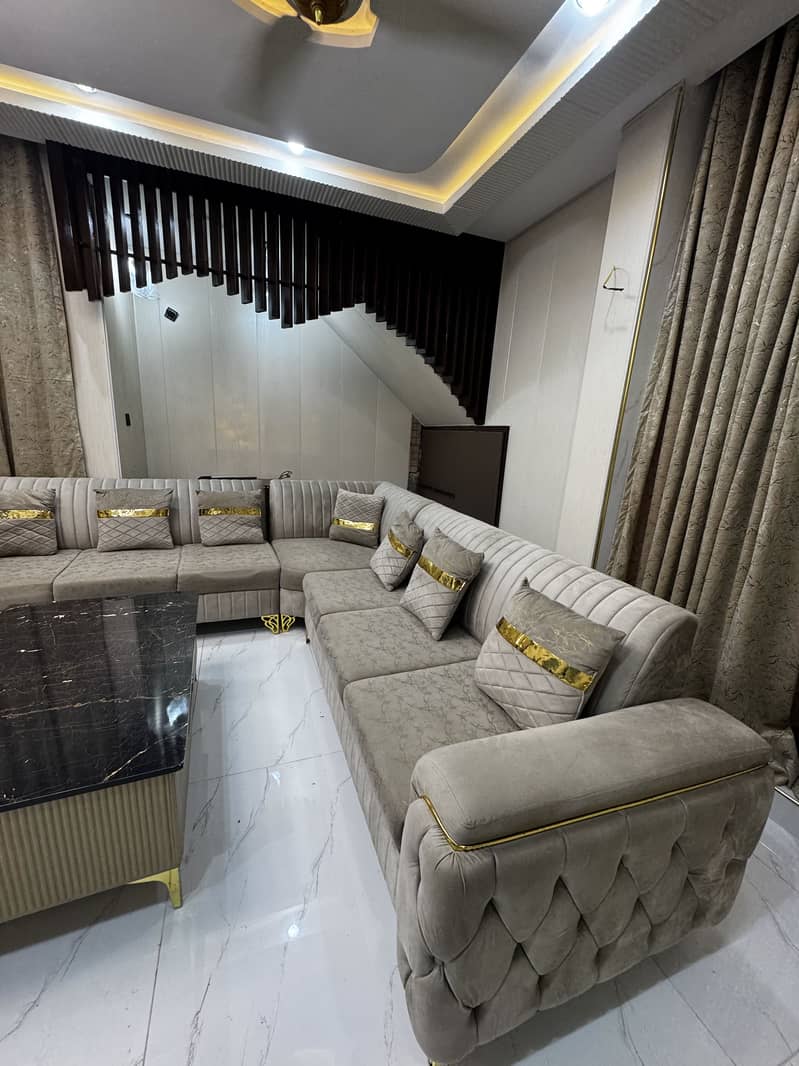 7 setter sofa with table 13