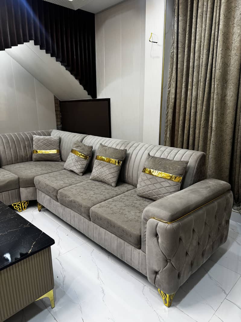 7 setter sofa with table 19