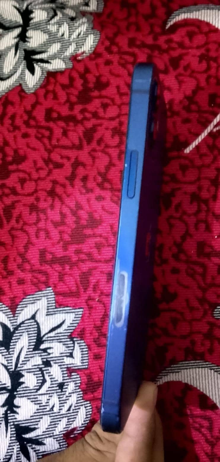 Apple iPhone 12 3