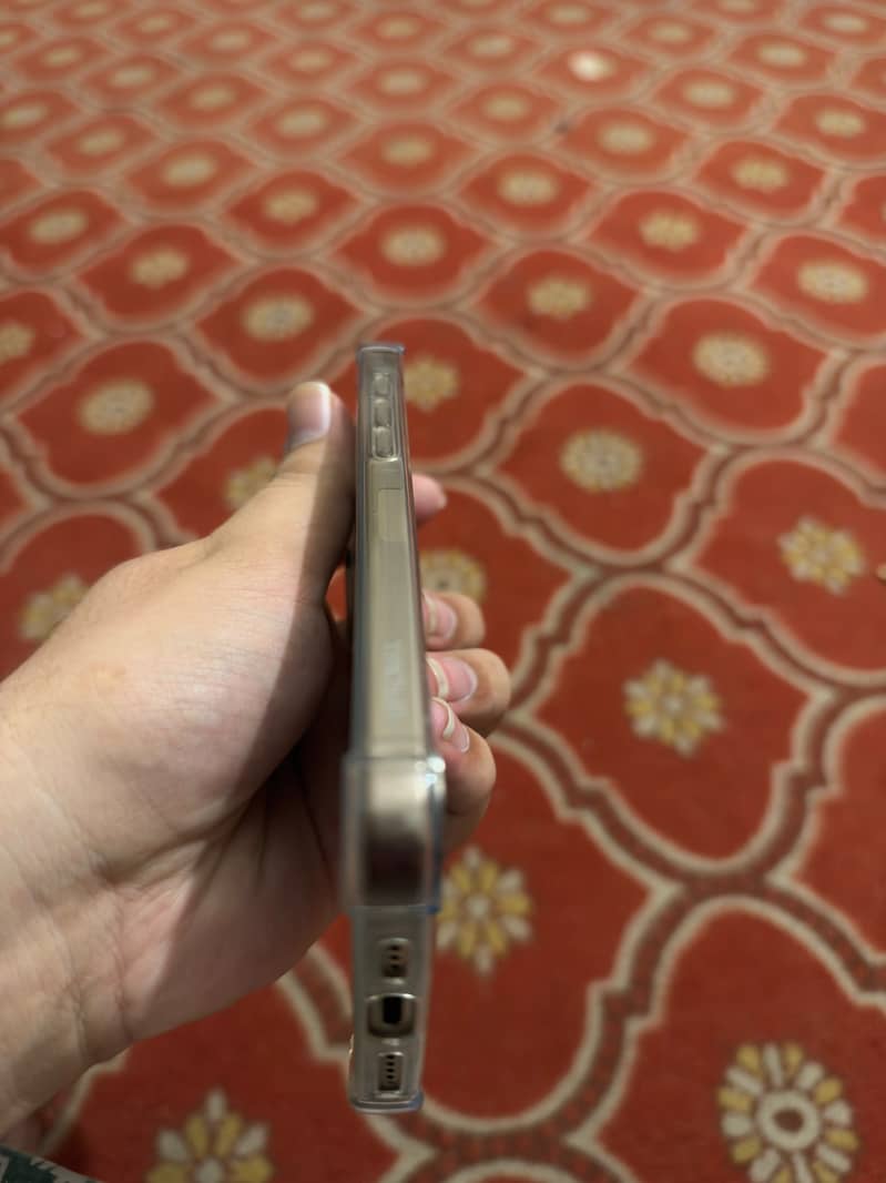 Apple iPhone 16 Pro Max 2