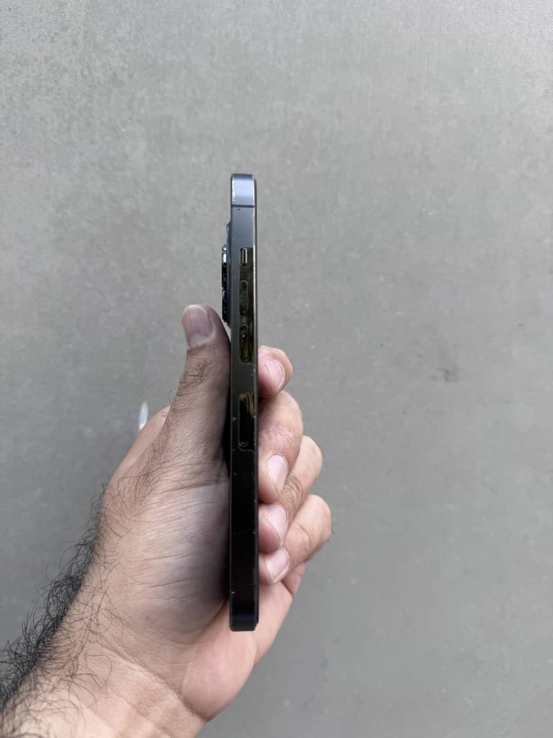 Apple iPhone 13 Pro 2