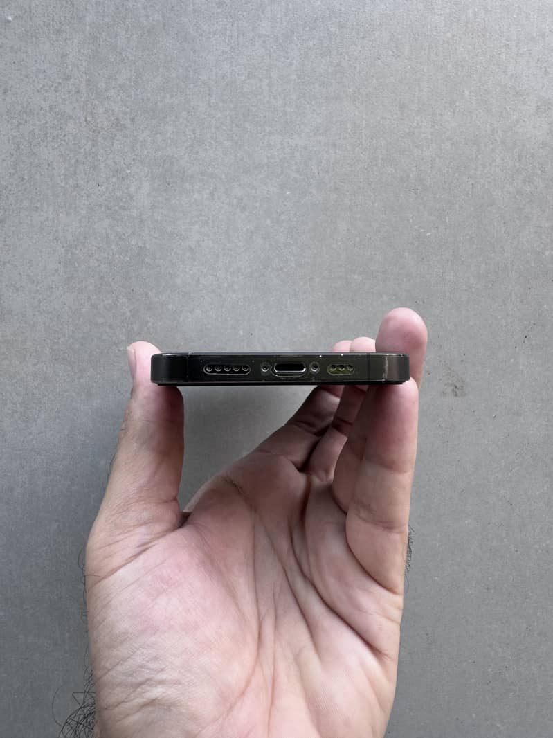 Apple iPhone 13 Pro 3