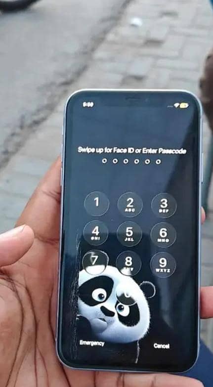 Apple iPhone 11 3