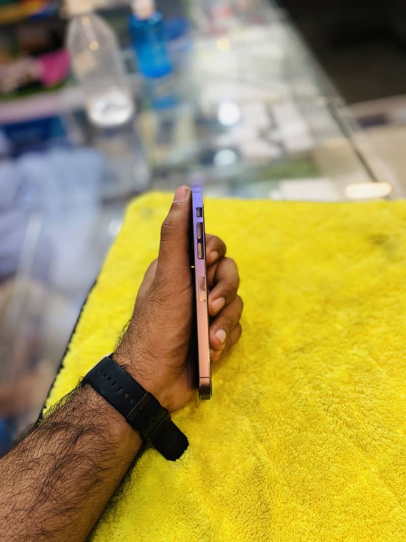 Apple iPhone 14 Pro Max 1