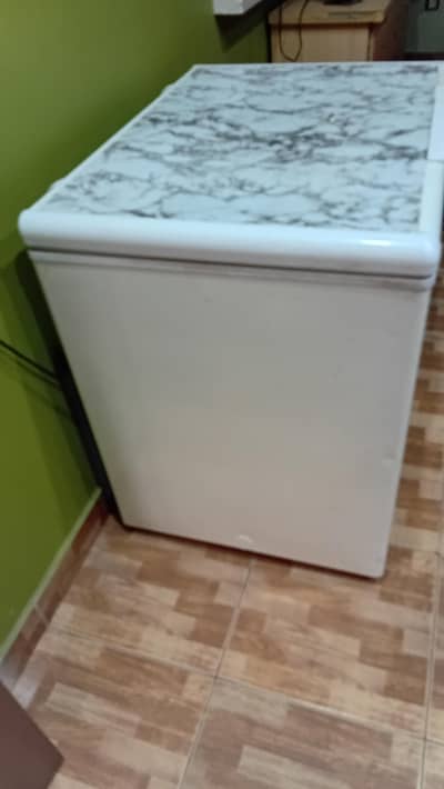 Haier Deep Freezer Sigle Door 10 by 10 condition