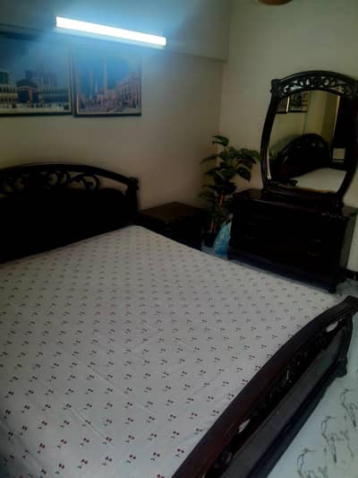 king-size Bedroom with 2 Sise Tables & Dressing Table