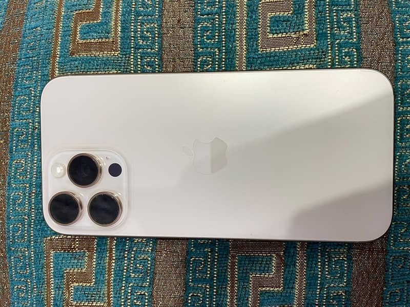 Apple iPhone 16 Pro Max 0