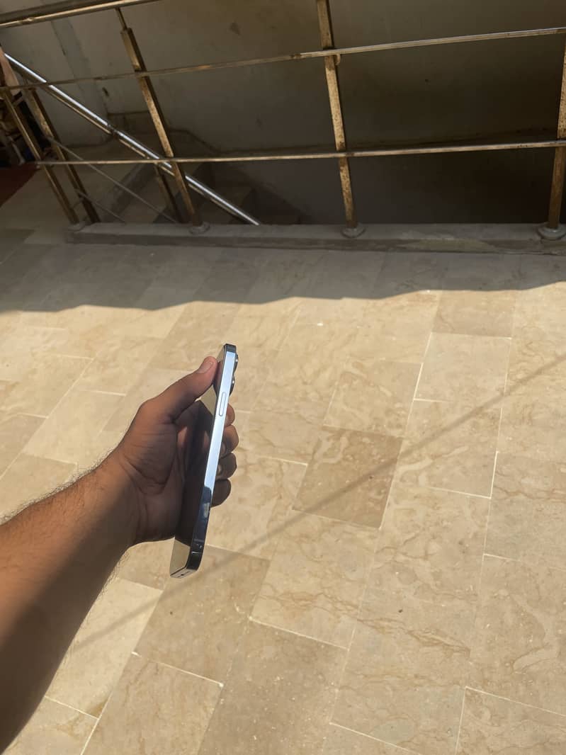 Apple iPhone 13 Pro Max 4