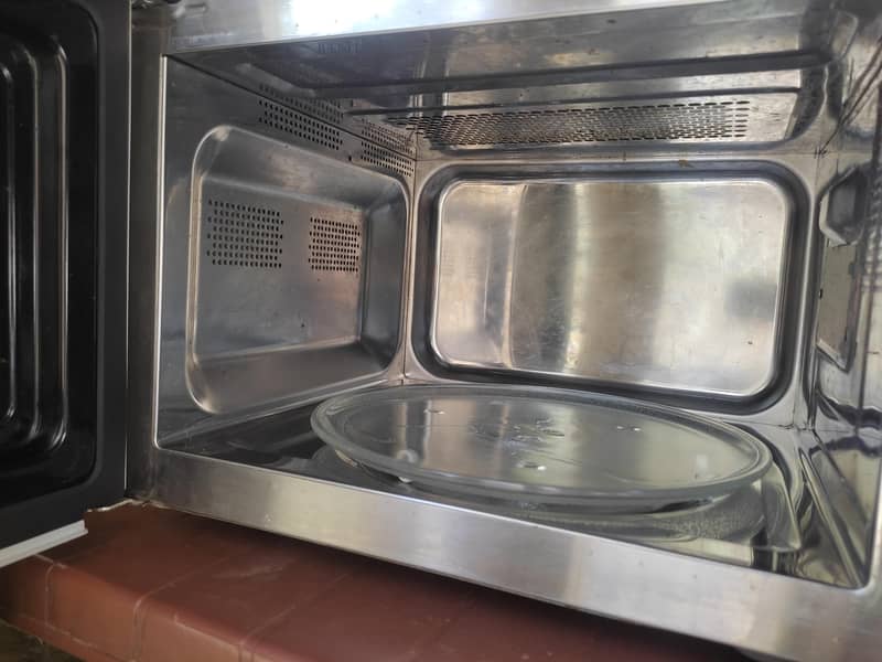 Microwave oven 4