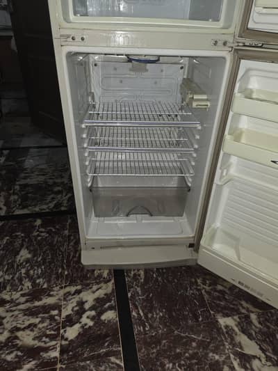 dawlance refrigerator small size good condition