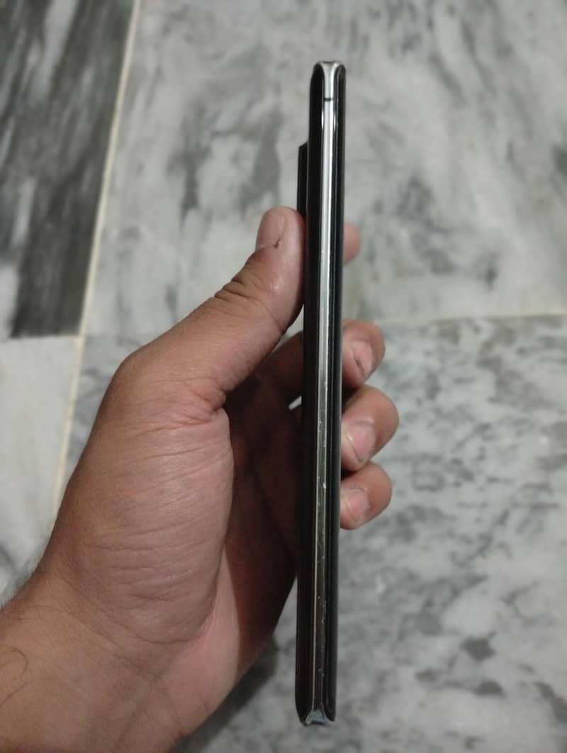 Sharp Aquos Zero6 3