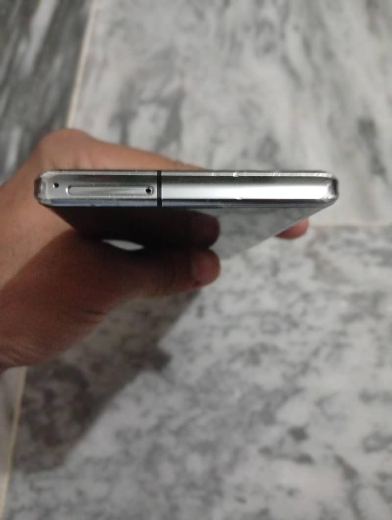 Sharp Aquos Zero6 5