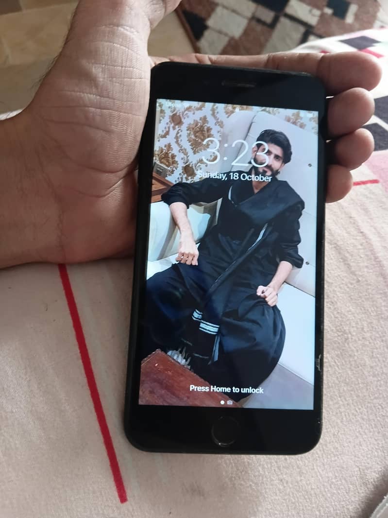 Apple iPhone 7 plus 0