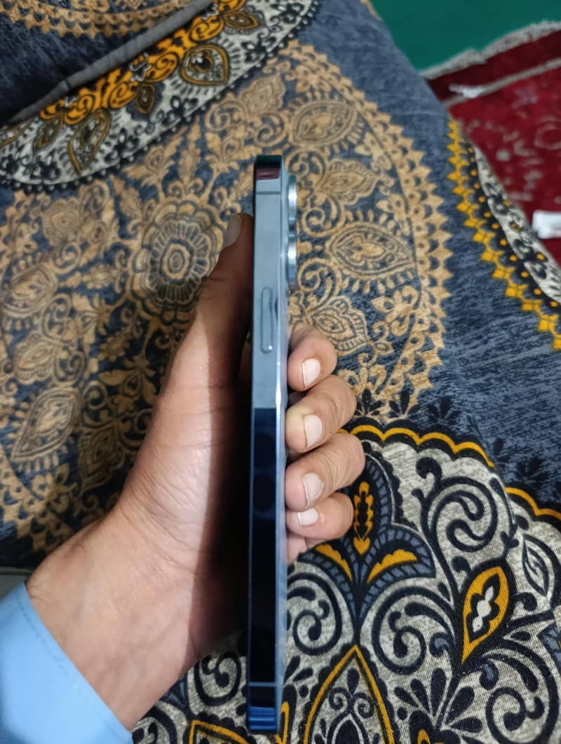 Apple iPhone 13 Pro Max 3