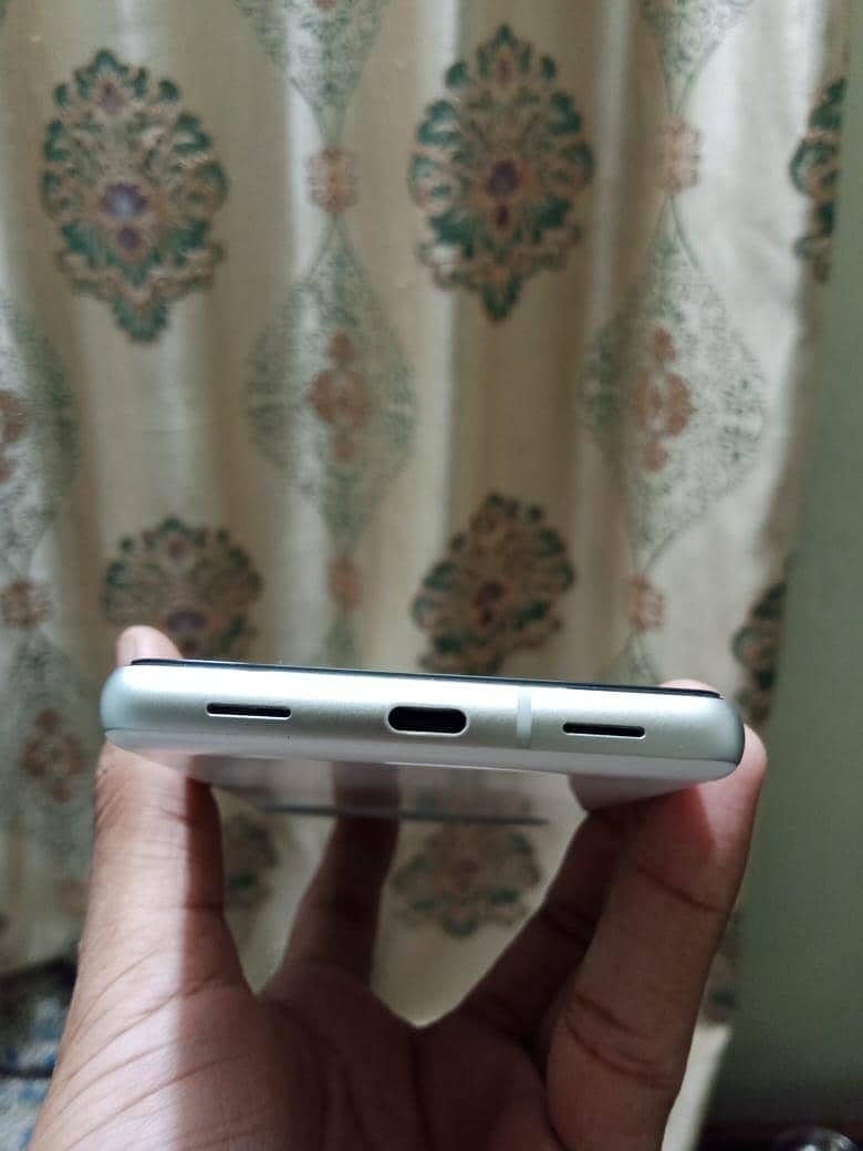 Google Pixel 7a 4