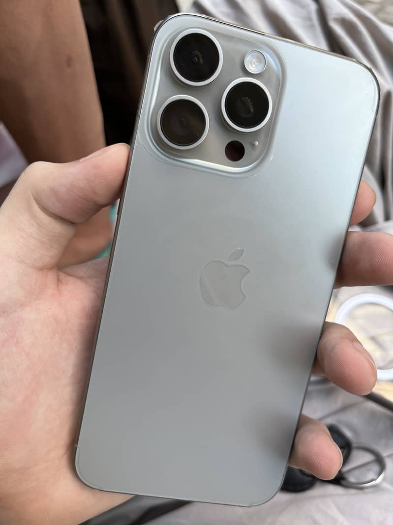 Apple iPhone 15 Pro Max 0