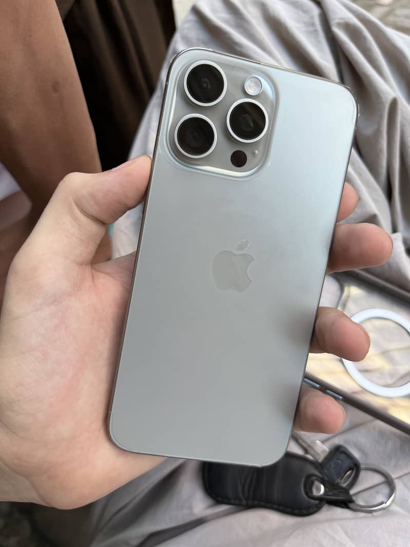 Apple iPhone 15 Pro Max 1