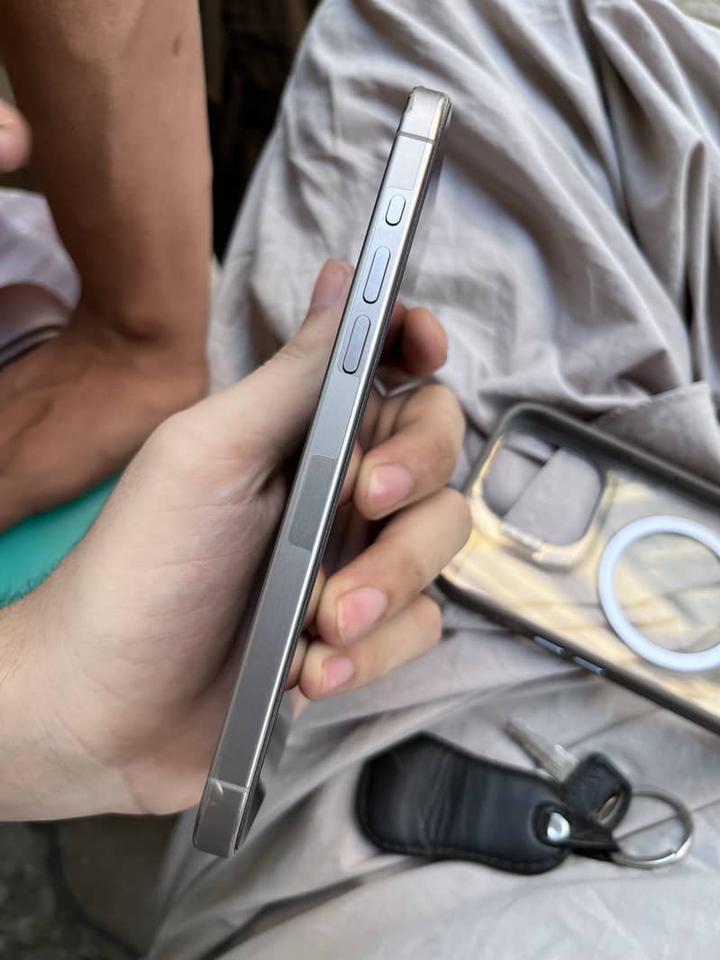 Apple iPhone 15 Pro Max 3
