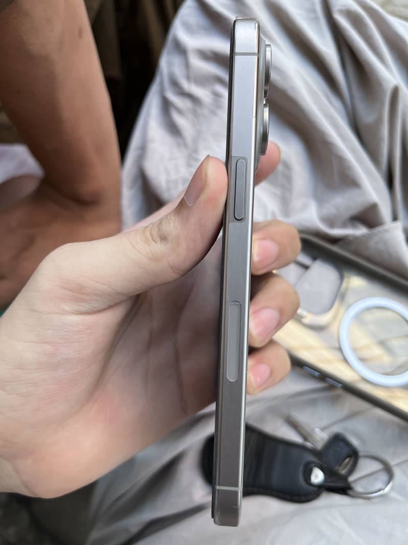 Apple iPhone 15 Pro Max 4