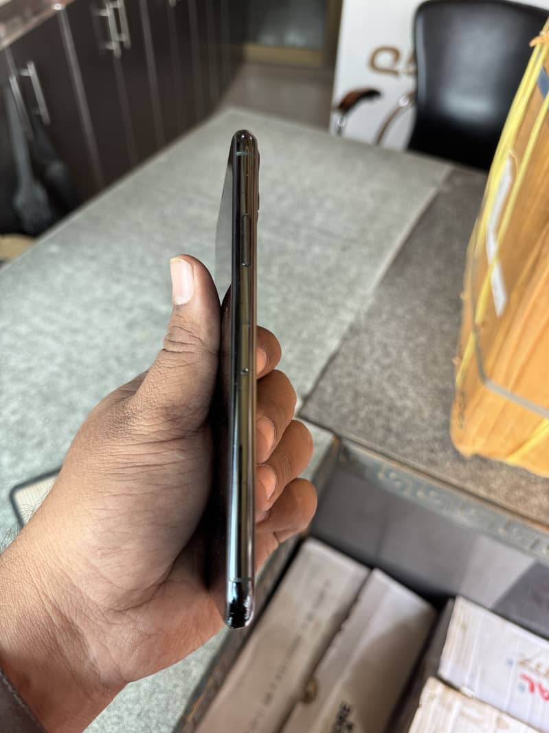 Apple iPhone 11 Pro Max 3
