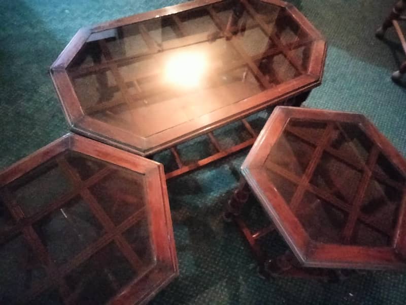 Table set with unique design 1