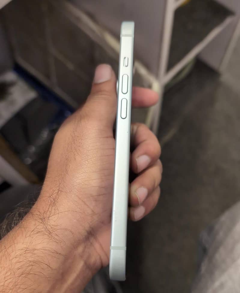 Apple iPhone 15 2