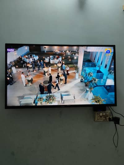 Haier 40 Inch Full HD LED TV (Model: LE40B8550) - 8.5/10 Condition