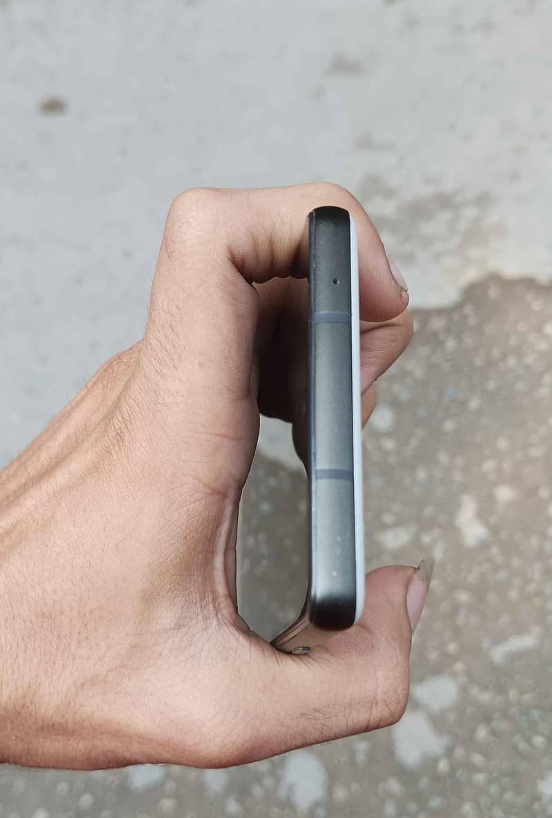 Google Pixel 6a 1
