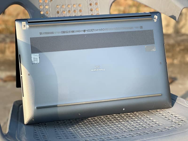 Dell precision 5560 4