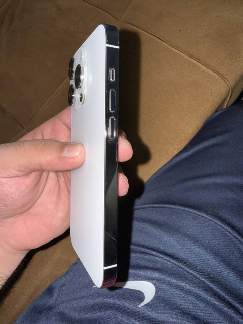 Apple iPhone 14 Pro 1