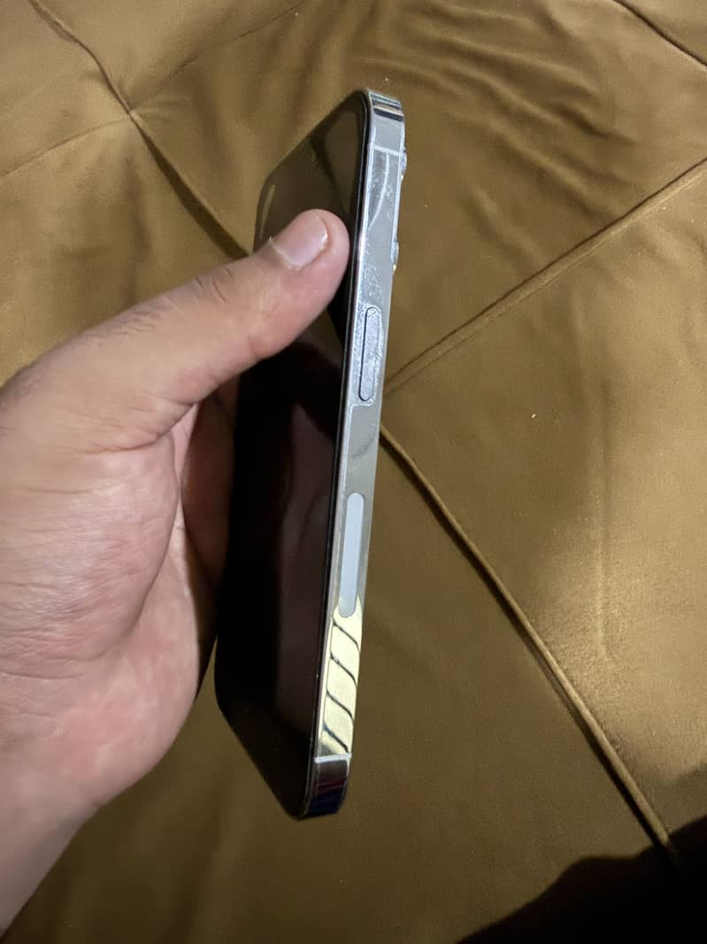 Apple iPhone 14 Pro 2
