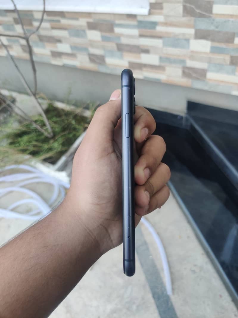 Apple iPhone 11 3