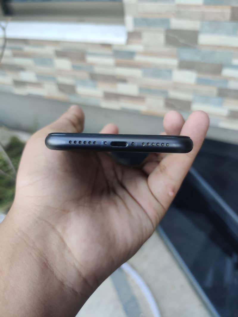 Apple iPhone 11 6