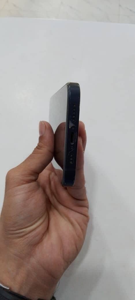 Apple iPhone 12 1