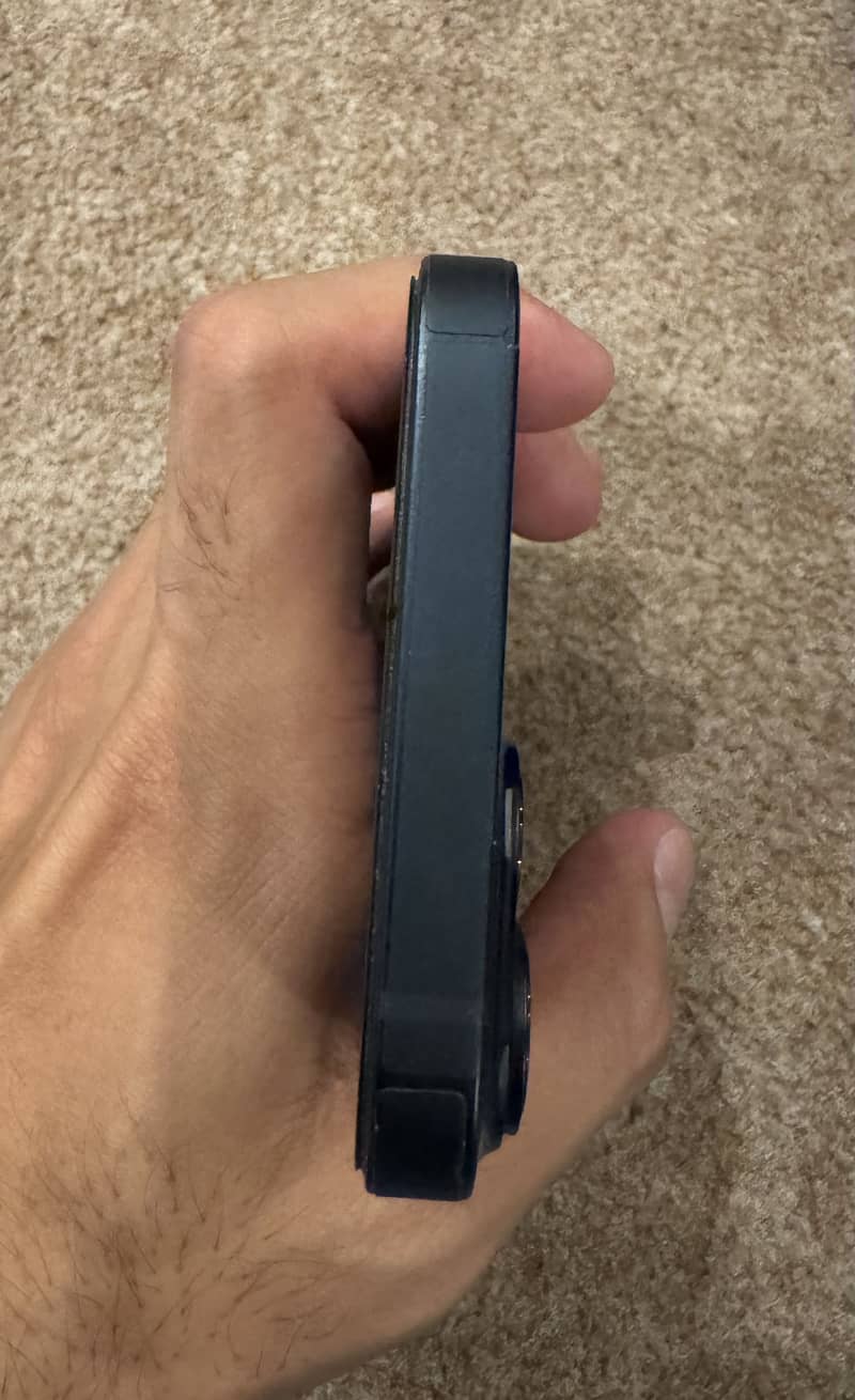 Apple iPhone 14 3