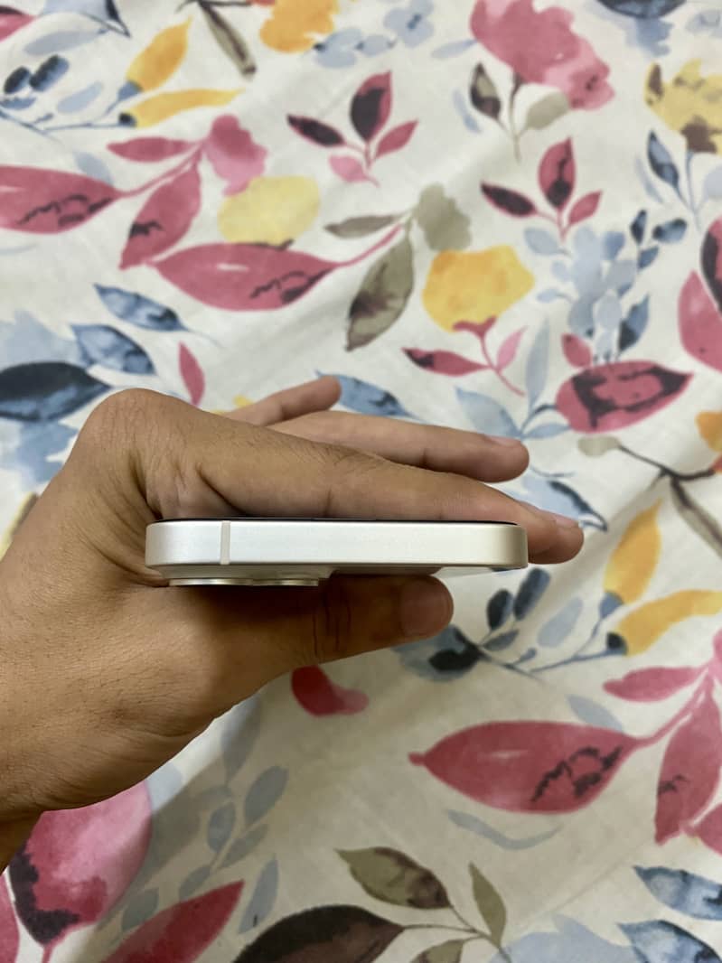 Apple iPhone 14 4