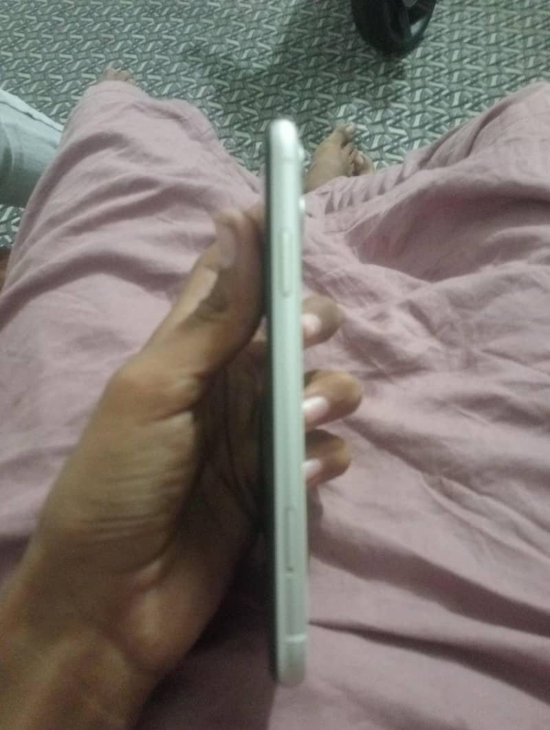 Apple iPhone 11 3