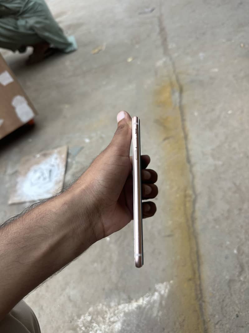 Apple iPhone 8 Plus 0