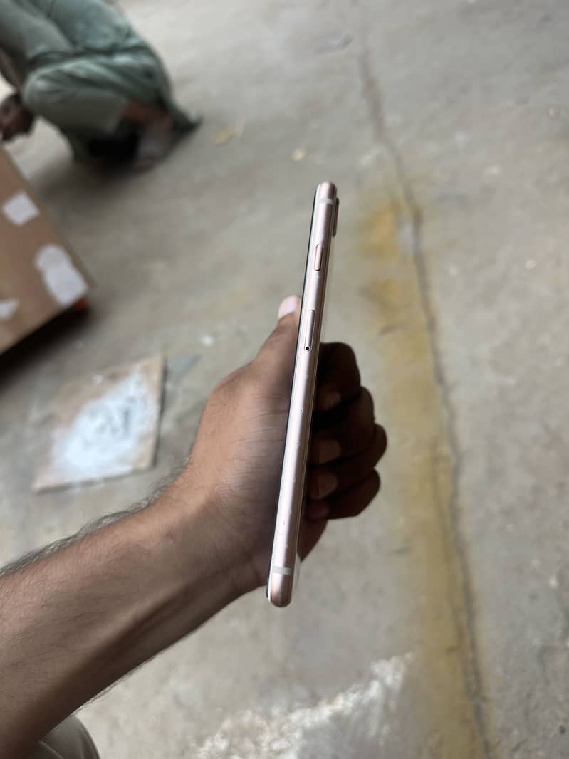 Apple iPhone 8 Plus 1
