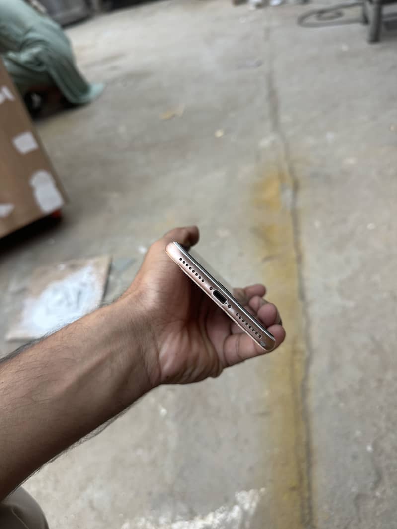 Apple iPhone 8 Plus 2