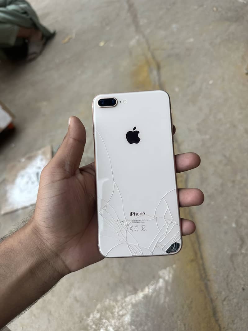 Apple iPhone 8 Plus 3