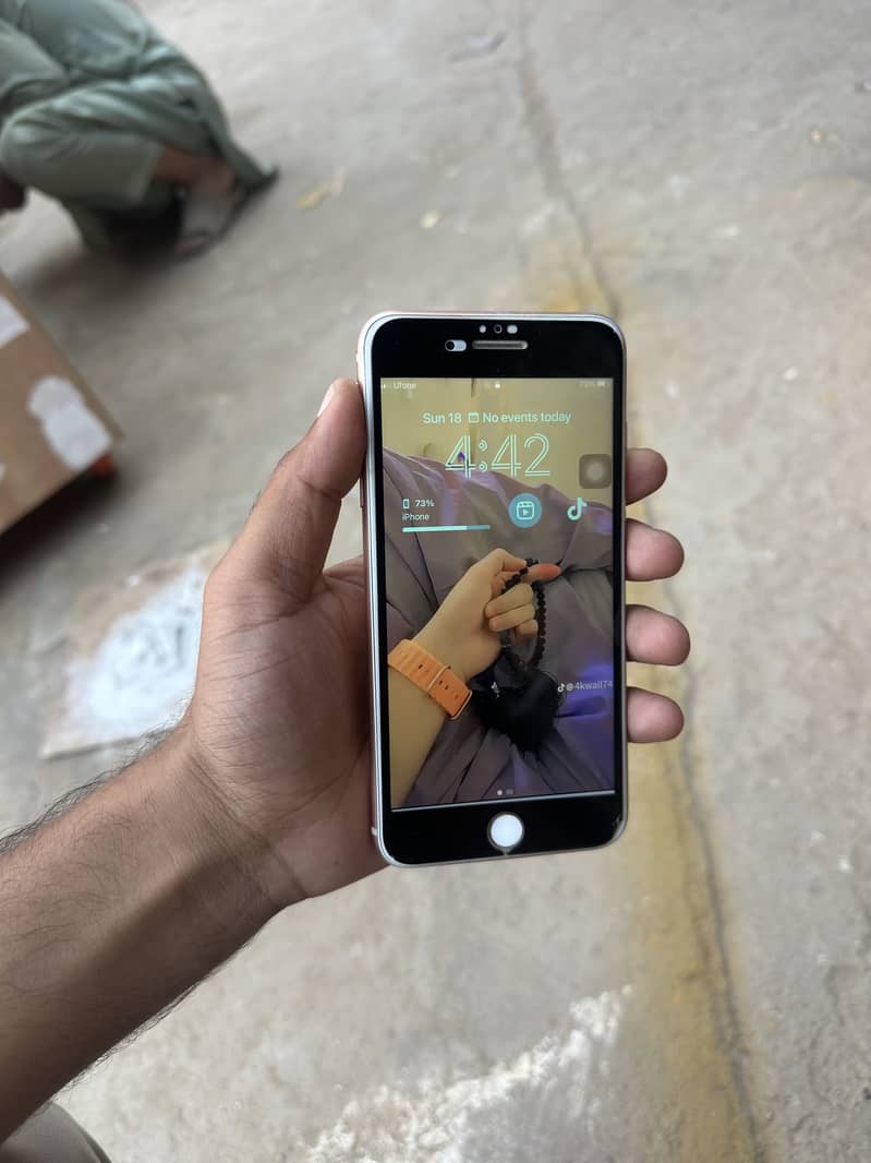 Apple iPhone 8 Plus 4