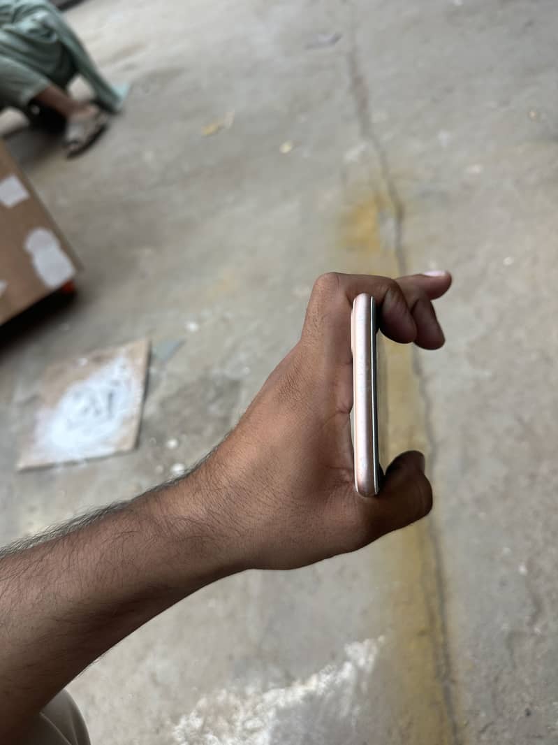 Apple iPhone 8 Plus 5