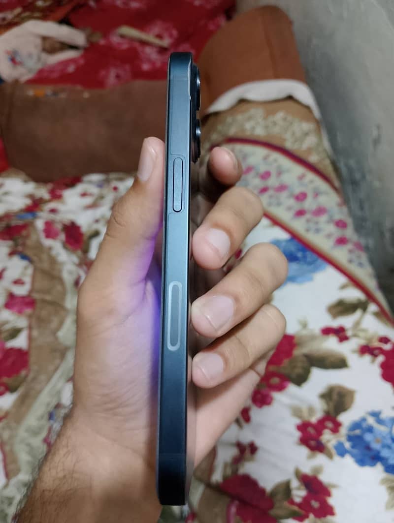 Apple iPhone 13 2